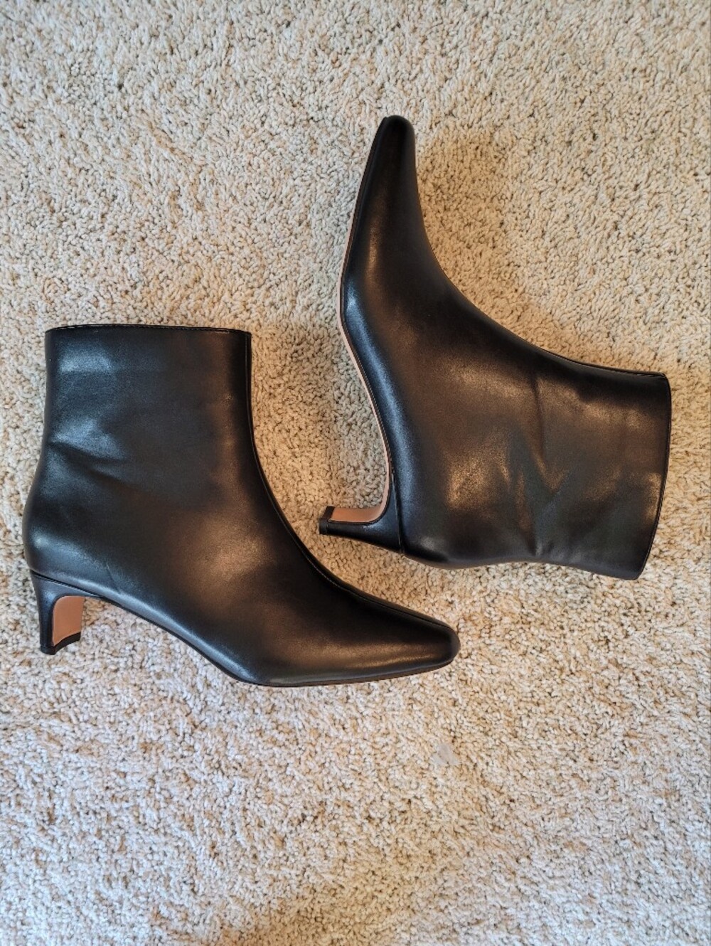 Classic Black Women’s Ankle Boots - Sleek Leather Style, Modern Heel Like New